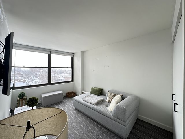 6701 S Crandon Avenue 8B, Chicago, IL 60649