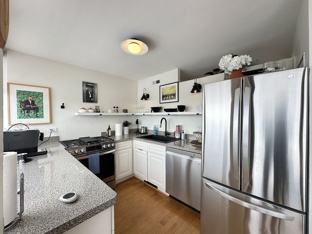 6701 S Crandon Avenue 8B, Chicago, IL 60649