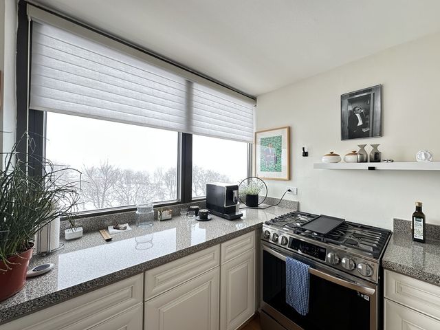 6701 S Crandon Avenue 8B, Chicago, IL 60649