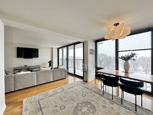 6701 S Crandon Avenue 8B, Chicago, IL 60649