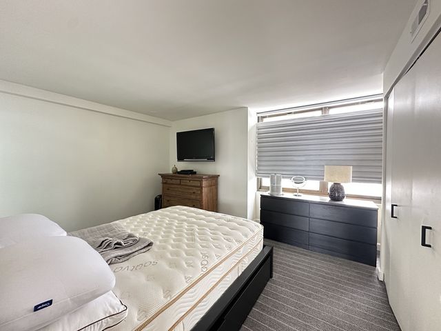 6701 S Crandon Avenue 8B, Chicago, IL 60649