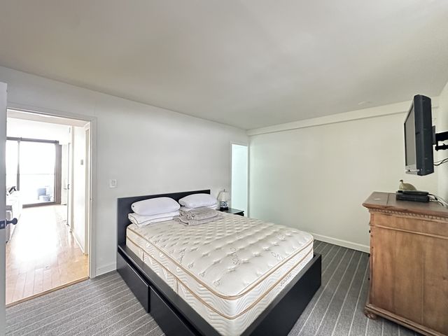 6701 S Crandon Avenue 8B, Chicago, IL 60649