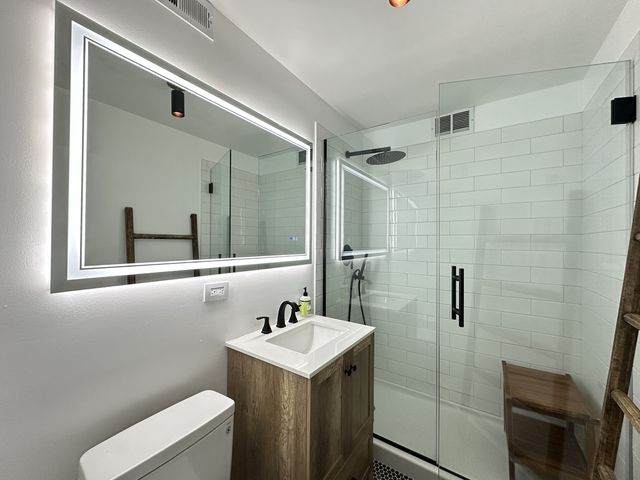 6701 S Crandon Avenue 8B, Chicago, IL 60649