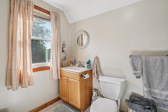2 Country Pond Road, Kingston, NH 03848