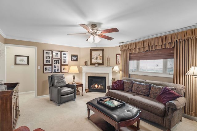 9000 Chestnut Lane, Munster, IN 46321