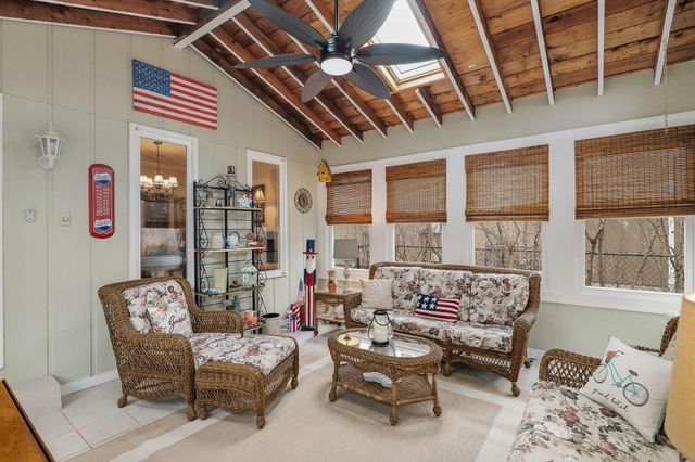 9000 Chestnut Lane, Munster, IN 46321