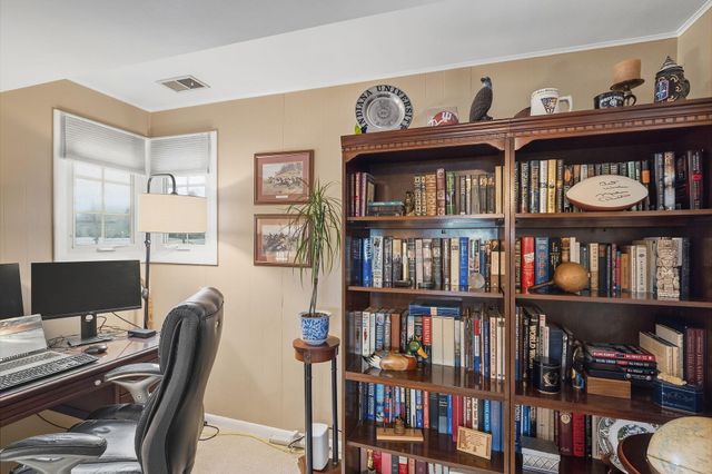 9000 Chestnut Lane, Munster, IN 46321