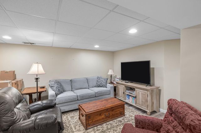 9000 Chestnut Lane, Munster, IN 46321