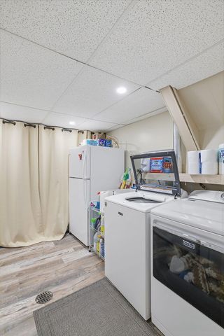 9000 Chestnut Lane, Munster, IN 46321