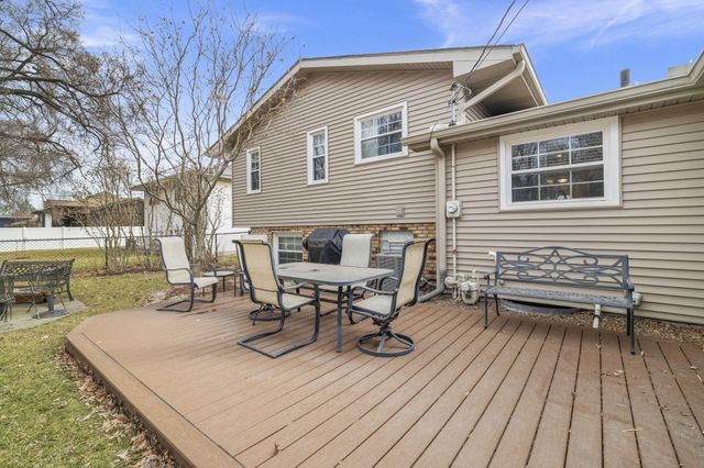 9000 Chestnut Lane, Munster, IN 46321