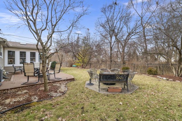 9000 Chestnut Lane, Munster, IN 46321