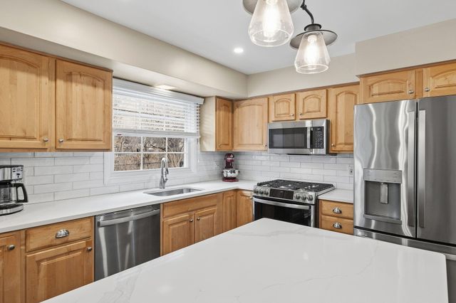 9000 Chestnut Lane, Munster, IN 46321