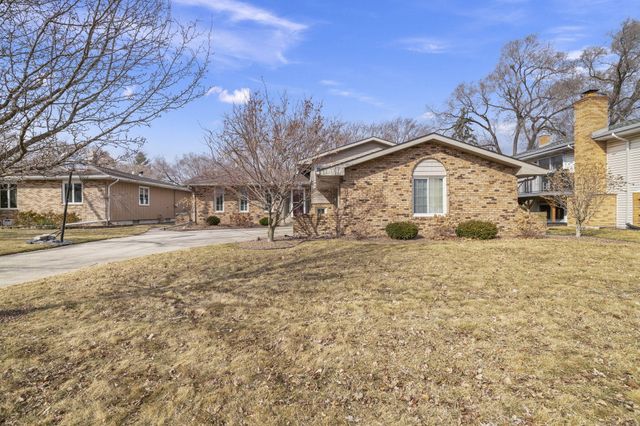 9000 Chestnut Lane, Munster, IN 46321