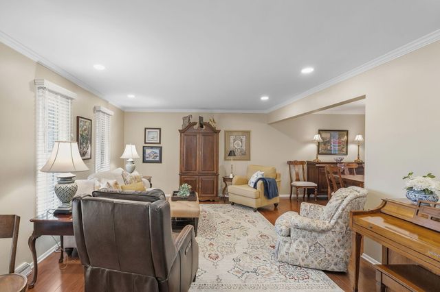 9000 Chestnut Lane, Munster, IN 46321