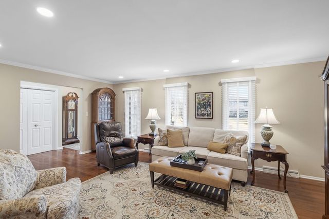 9000 Chestnut Lane, Munster, IN 46321