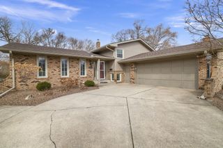 9000 Chestnut Lane, Munster, IN 46321