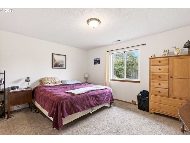 720 N MARKET St, Lafayette, OR 97127