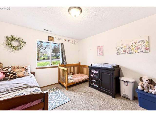 720 N MARKET St, Lafayette, OR 97127