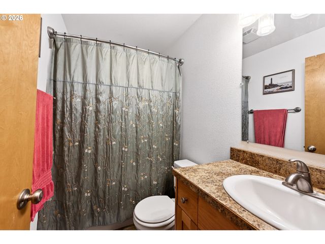 720 N MARKET St, Lafayette, OR 97127