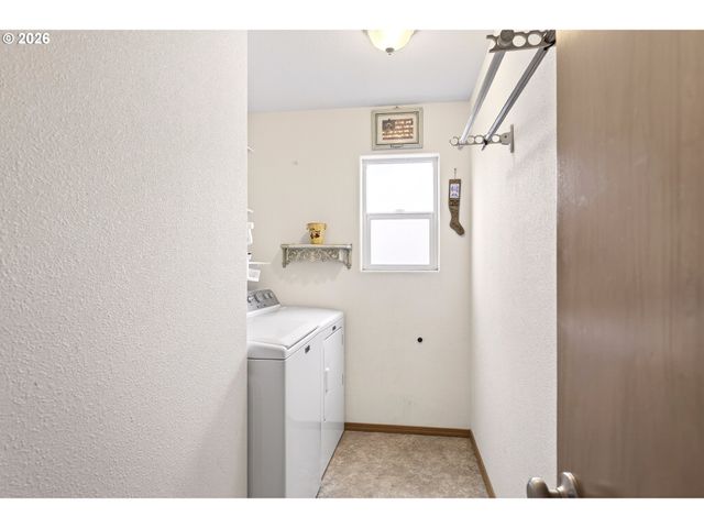 720 N MARKET St, Lafayette, OR 97127