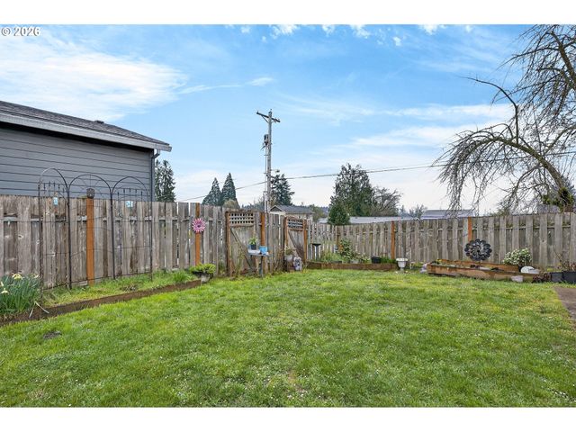 720 N MARKET St, Lafayette, OR 97127