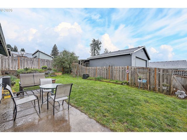 720 N MARKET St, Lafayette, OR 97127