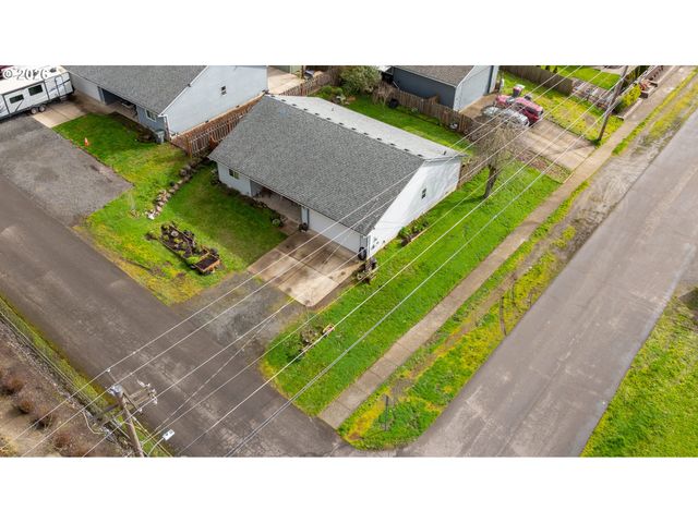 720 N MARKET St, Lafayette, OR 97127