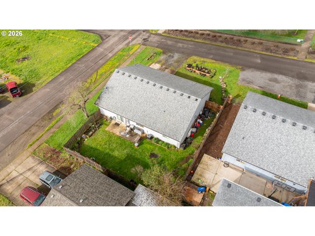 720 N MARKET St, Lafayette, OR 97127