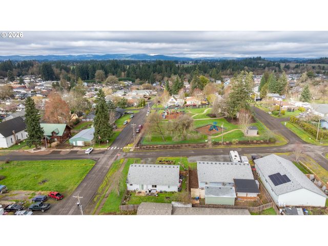 720 N MARKET St, Lafayette, OR 97127