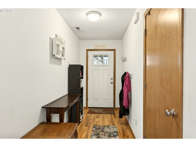 720 N MARKET St, Lafayette, OR 97127