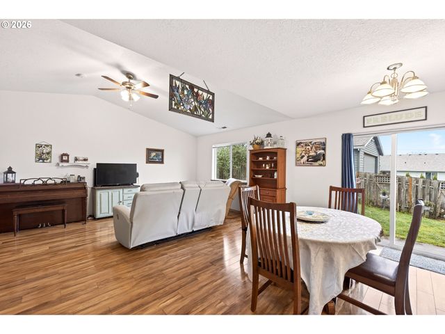 720 N MARKET St, Lafayette, OR 97127