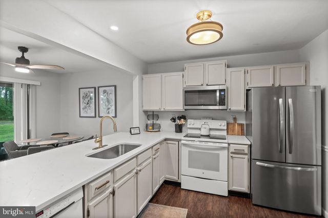 44 WOODLAKE DR, Marlton, NJ 08053
