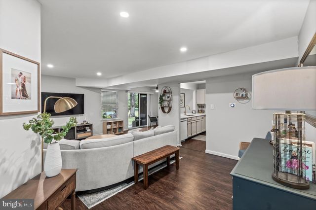 44 WOODLAKE DR, Marlton, NJ 08053