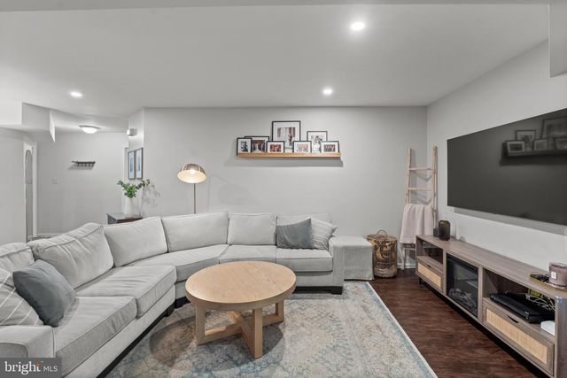 44 WOODLAKE DR, Marlton, NJ 08053