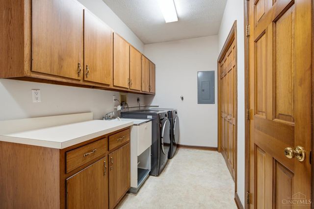 3595 Far Hills Avenue, Kettering, OH 45429