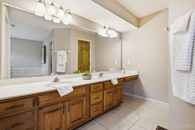 3595 Far Hills Avenue, Kettering, OH 45429