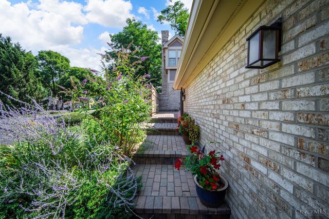 3595 Far Hills Avenue, Kettering, OH 45429