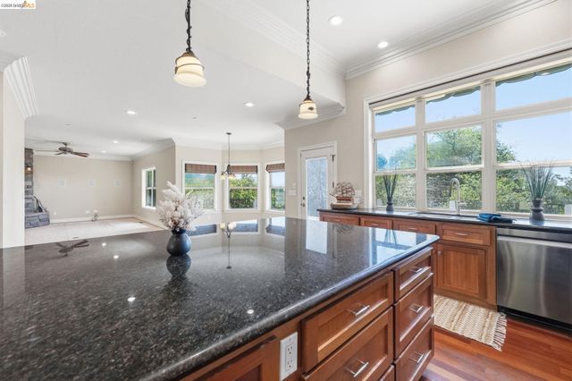 16464 Crestridge Ave, Sonora, CA 95370