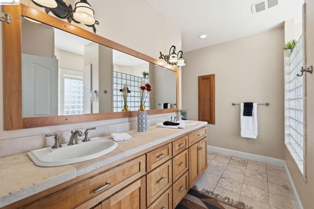 16464 Crestridge Ave, Sonora, CA 95370