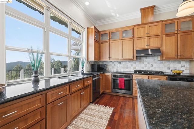 16464 Crestridge Ave, Sonora, CA 95370
