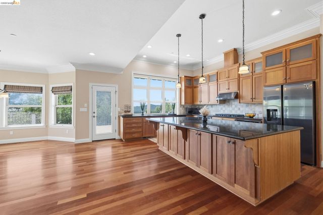 16464 Crestridge Ave, Sonora, CA 95370