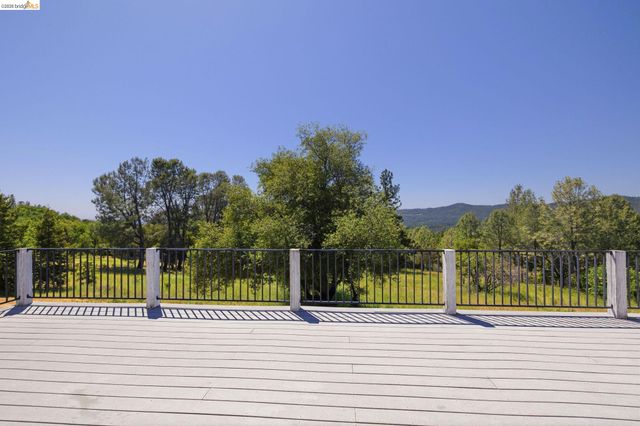 16464 Crestridge Ave, Sonora, CA 95370
