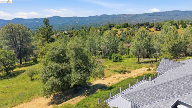 16464 Crestridge Ave, Sonora, CA 95370
