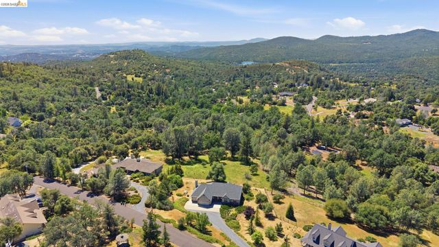 16464 Crestridge Ave, Sonora, CA 95370