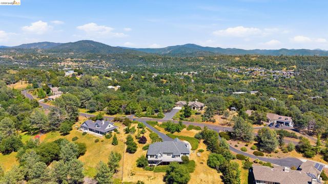 16464 Crestridge Ave, Sonora, CA 95370