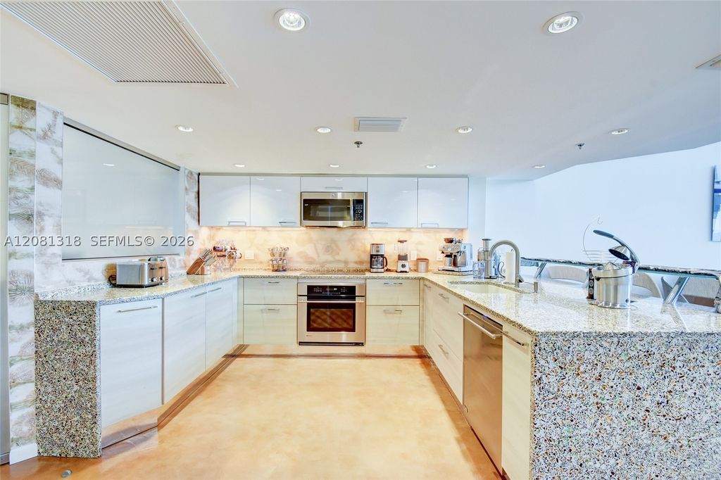 Image 16 of property listing at 5445 Collins Ave P2, Miami Beach, FL 33140