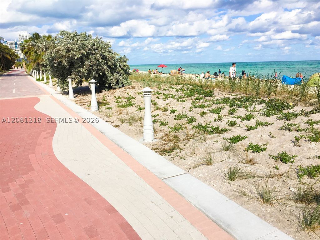 Image 9 of property listing at 5445 Collins Ave P2, Miami Beach, FL 33140