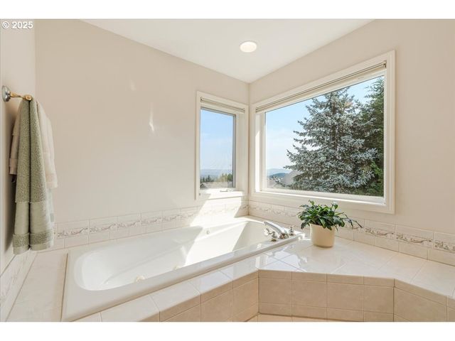 8336 Sw 187TH Ave, Beaverton, OR 97007