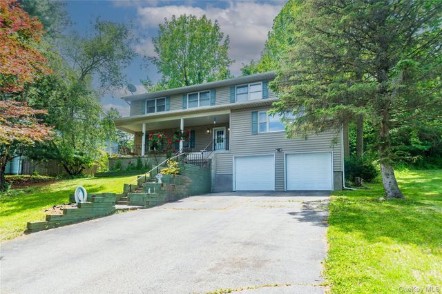 8 Shaker Court, New Windsor, NY 12553