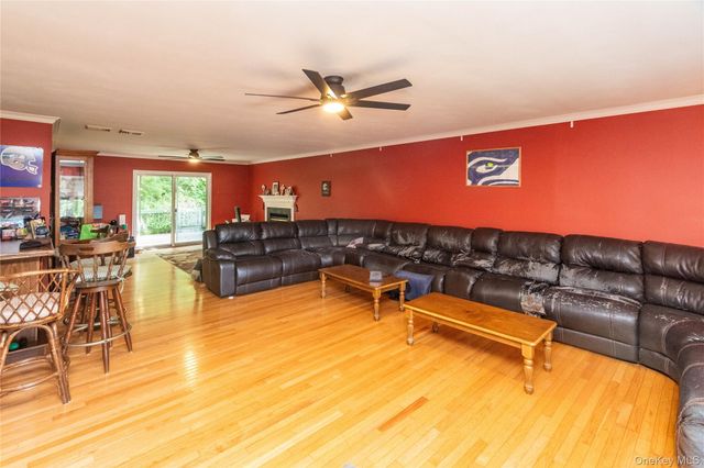 8 Shaker Court, New Windsor, NY 12553
